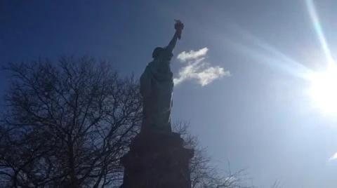 Walking around the statue of liberty Stock Footage 48862699