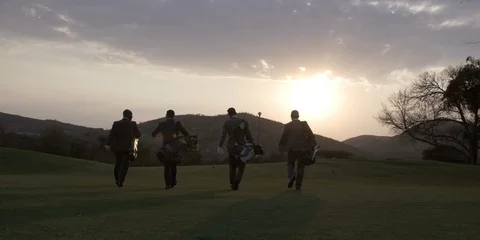 Walking Away - Golfers into the Sunset 스톡 동영상 124017066