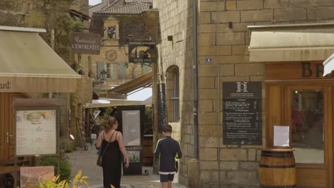 Walking the back lanes of the pretty old town in Sarlat-la-Canéda Stock Footage 292639444