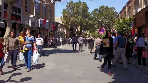 Walking on the Bazaar street between shops, Tabriz, Iran Video stock 119895311