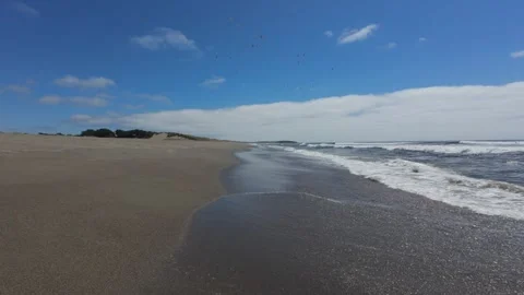 Walking on a beach in california Vídeo Stock 281025174