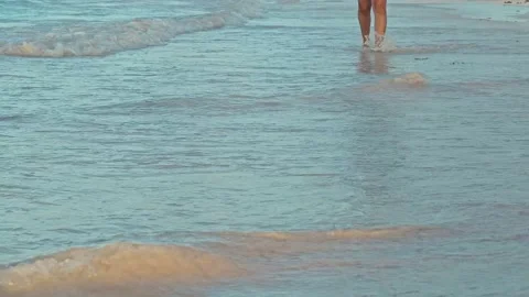 Walking on the beach  스톡 동영상 150285522