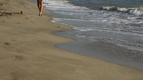Walking Beach- Sexy Girl At The Beach 스톡 동영상 75863053