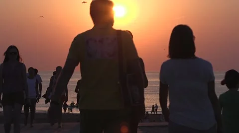 Walking on the beach in slow motion Vidéo 53218959