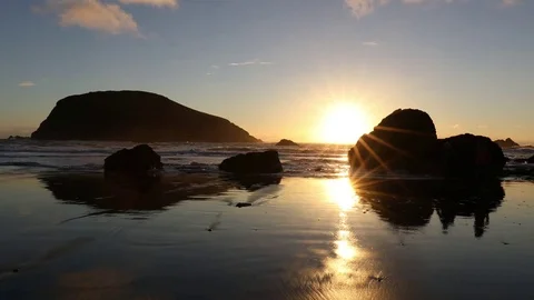 Walking on the Beach at Sunset Vídeo Stock 73232911
