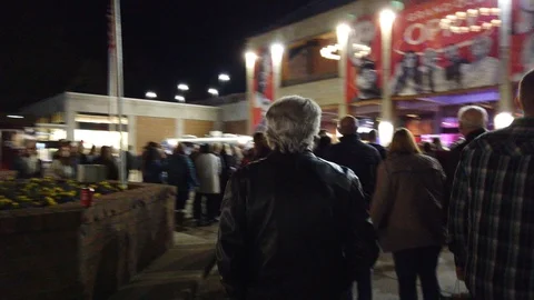 Walking Behind Lines And Rows Of People Waiting To Get Into Grand Ole Opry H 스톡 동영상 129953071