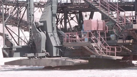 Walking boom stacker Video stock 104902343