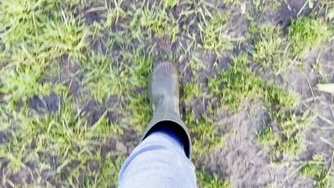 Walking with boots in mud Video stock 255717072