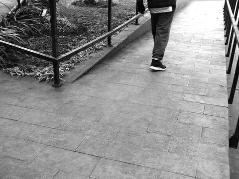 Walking on Brick Pathway Foto stock