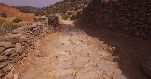 Walking the Byzantine path in Lefkes of Paros island in Greece Vidéo 163876429