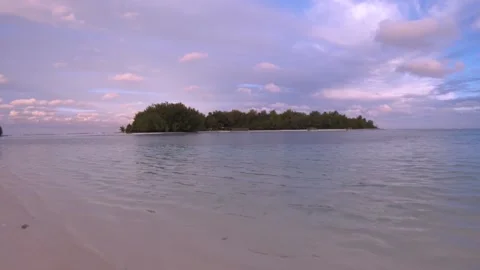 Walking close up view from Muri Beach Cook Islands to Koromiri and Taakoka islet Stock-Footage 235322051
