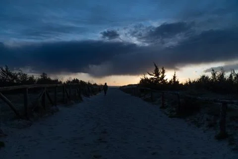 Walking on a cold beach at sunset in winter Foto stock
