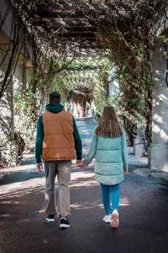 A walking couple Stock-Fotos