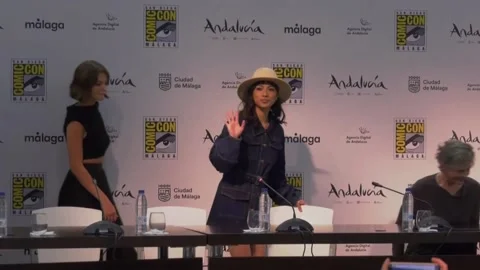 'The Walking Dead' returns with a new installment in a post-zombie apocalypse wo Vídeo Stock 317917124