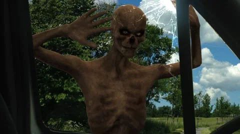 Walking dead undead zombie strikes against car disc Stock-Footage 40087293