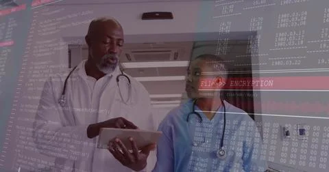 Walking doc in lab coat consulting nurse in scrubs, holding tablet in hospital, Foto stock
