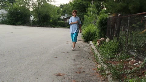 Walking the dog 動画素材 5851919