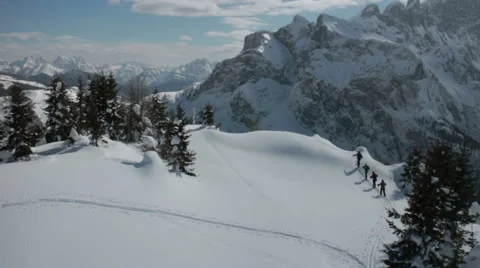 Walking in the Dolomites mountains in winter 動画素材 68213383