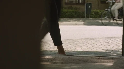 Walking to a door Video stock 72983681