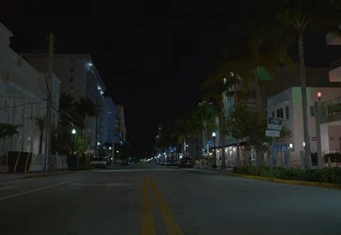 Walking Down a Empty Street Vidéo 129791578