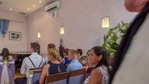 Walking down the isle Vídeos de archivo 112661804