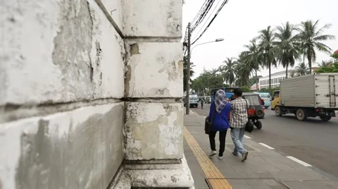 Walking Down Old Town Street 库存影片 42411889