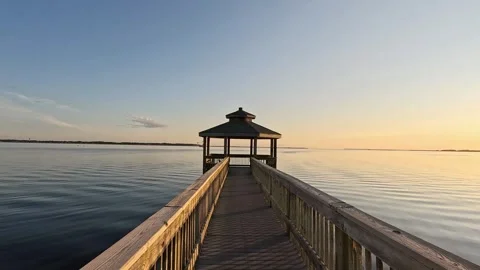 Walking Down a Pier With A Gazebo on the Albemarle Sound in North Carolina Stockbeeldmateriaal 344712253