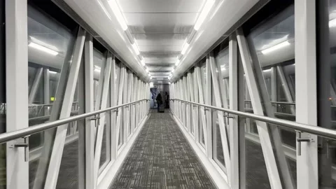 Walking down ramp to board plane - Toronto Pearson Airport 스톡 동영상 170911987