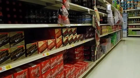 Walking down the soda aisle at local supermarket Vídeos de archivo 45298565