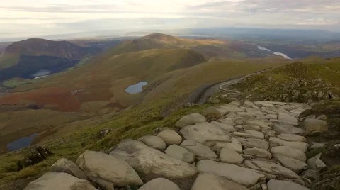 Walking down through Snowdonia. 스톡 동영상 68986579