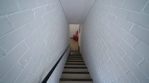Walking Downstairs , Track In Stockbeeldmateriaal 156009921