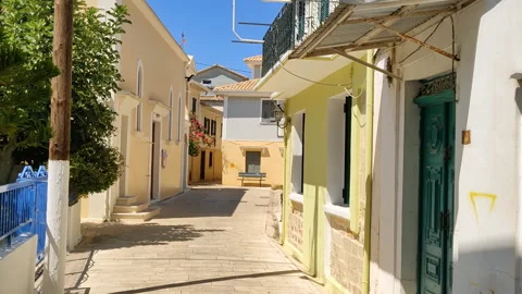 Walking in empty narrow street in Greece. Video stock 132916221