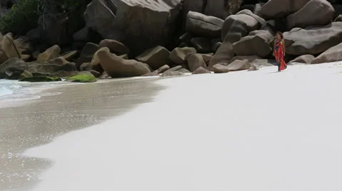 Walking on the exotic beach 動画素材 36377927