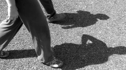 Walking 스톡 동영상 6771558