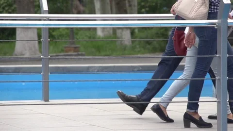 Walking 스톡 동영상 74598191