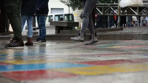 Walking 库存影片 97990709