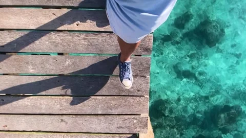 Walking 動画素材 276483103