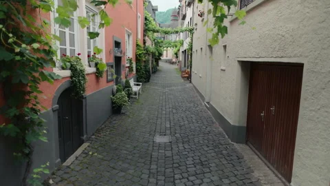 Walking forward through a beautiful historic alley 스톡 동영상 335492805