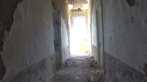 Walking at the Hallway of an Abandoned House 動画素材 62743560