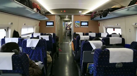 Walking in a high speed train  carriage Vídeos de archivo 54804981