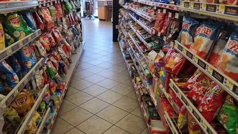 Walking Inside of Convenience Store Grocery Chips Vídeo Stock 211433148