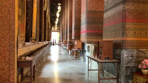 Walking inside Wat Pho, Temple of the Reclining Buddha. POV shot Stock Footage 171378314