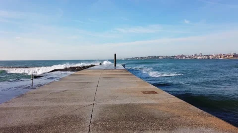 Walking in a jetty with waves crashing Stock Footage 177375529