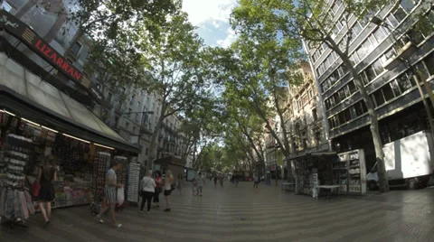 Walking La Rambla in Barcelona editoral HD Stock Footage 39903070