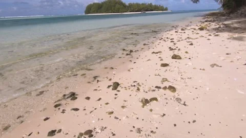 Walking look down view of look out from Muri Beach Cook Islands to Koromiri and  스톡 동영상 235307527