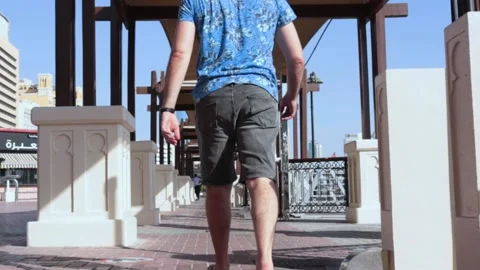 Walking man with fast and slow motion Vídeos de archivo 141813805