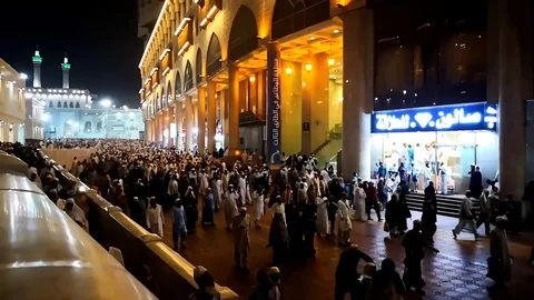 Walking from the Masjidil Haram Stock Footage 119669088