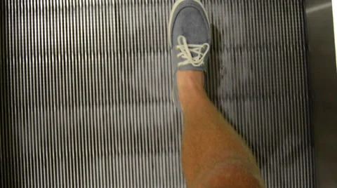 Walking on a moving walkway Video stock 53000377