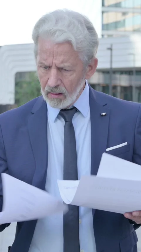 Walking Old Businessman Upset while Reading Documents on Street, Vertical Video Vídeo Stock 339671184