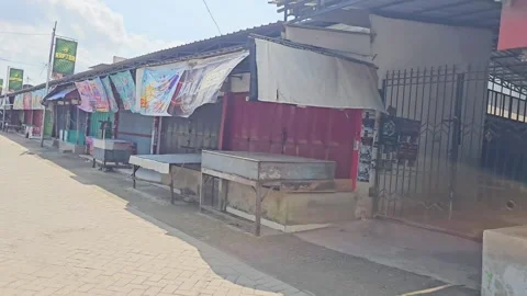 Walking Past Closed Small Shops And Kiosks In An Indonesian Town 스톡 동영상 346894082